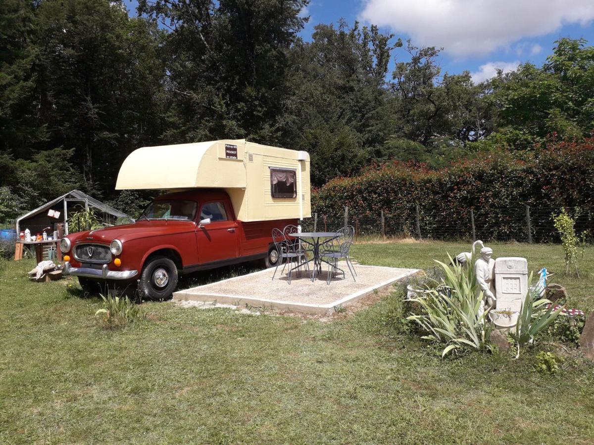 Le Pick Up 403 Vintage Otel Oradour-sur-Glane Dış mekan fotoğraf