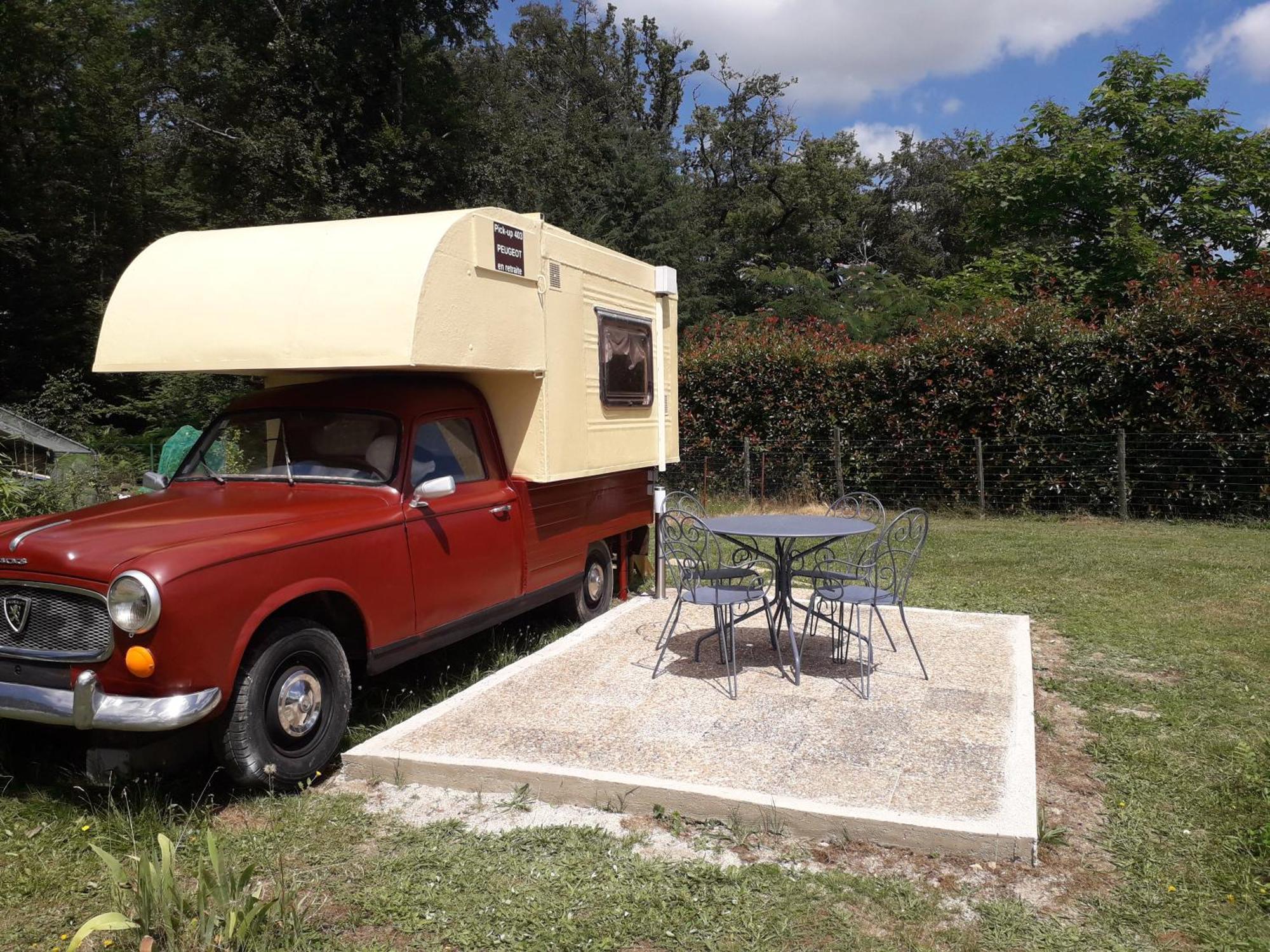 Le Pick Up 403 Vintage Otel Oradour-sur-Glane Dış mekan fotoğraf